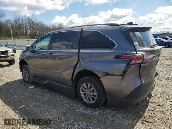 2022 Toyota Sienna XLE with VIN 5TDJRKEC5NS076312, listed as a Copart auction lot 48399325 with 19,969 mi miles and Salvage Title. Bid and sale history available at carsss.com. Image 2.