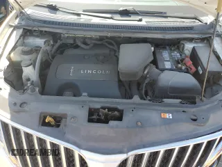 2011 Lincoln MKX z VIN 2LMDJ8JK3BBJ03668, wystawiony jako Copart lot #54588045 z przebiegiem 163 646 mil mil oraz Szkoda całkowita • Salvage title. Historia ofert i sprzedaży dostępna na DreamBid. Obrazek 12.