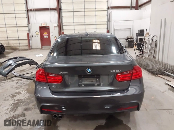 2013 BMW 3 Series 328i xDrive z VIN WBA3B3C55DJ812164, wystawiony jako IAAI lot #42473028 z przebiegiem 140 928 mil mil oraz . Historia ofert i sprzedaży dostępna na DreamBid. Obrazek 17.