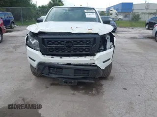 2024 Nissan Frontier S z VIN 1N6ED1CLXRN632782, wystawiony jako IAAI lot #42365315 z przebiegiem 9 387 mil mil oraz . Historia ofert i sprzedaży dostępna na DreamBid. Obrazek 12.