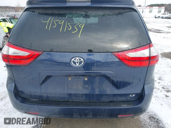 2018 Toyota Sienna LE Auto Access Seat with VIN 5TDKZ3DC3JS905514, listed as a IAAI auction lot 41591539 with 1 mi miles. Bid and sale history available at carsss.com. Image 15.