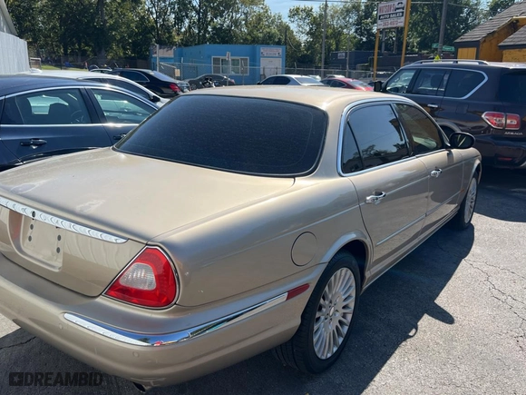 2005 Jaguar XJ VDP with VIN SAJWA82C35SG42371, listed as a Copart auction lot 72729114 with NaN miles and Clean Title. Bid and sale history available at carsss.com. Image 4.