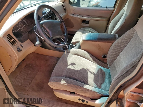 1997 Ford Explorer XL с VIN 1FMDU32E8VUD18279, выставлен на аукционе Copart как лот 48486705 с пробегом 235 999 миль миль и Списание • Salvage title. История ставок и продаж доступна на DreamBid. Изображение 7.