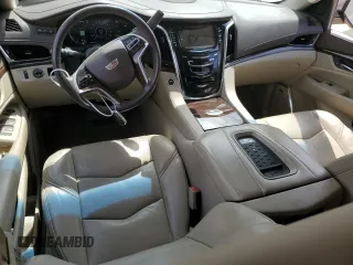 2017 Cadillac Escalade ESV Luxury z VIN 1GYS3HKJ9HR239875, wystawiony jako Copart lot #53777875 z przebiegiem 130 277 mil mil oraz Szkody całkowita. Historia ofert i sprzedaży dostępna na DreamBid. Obrazek 8.