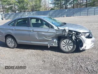 2019 Volkswagen Jetta S z VIN 3VWC57BUXKM242671, wystawiony jako IAAI lot #41813164 z przebiegiem 100 642 mil mil oraz . Historia ofert i sprzedaży dostępna na DreamBid. Obrazek 13.