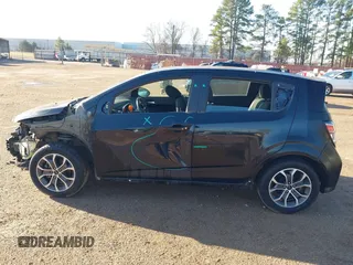 2018 Chevrolet Sonic LT z VIN 1G1JD6SB2J4124719, wystawiony jako IAAI lot #41744967 z przebiegiem 85 988 mil mil oraz . Historia ofert i sprzedaży dostępna na DreamBid. Obrazek 15.