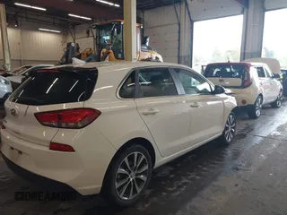 2018 Hyundai Elantra z VIN KMHH35LE0JU029275, wystawiony jako IAAI lot #39288538 z przebiegiem 17 937 mil mil oraz . Historia ofert i sprzedaży dostępna na DreamBid. Obrazek 4.