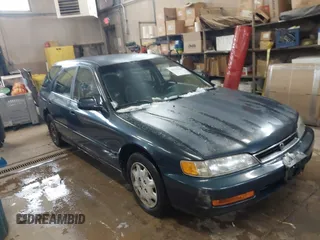 1997 Honda Accord z VIN 1HGCE1720VA005911, wystawiony jako IAAI lot #41730124 z przebiegiem 239 883 mil mil oraz . Historia ofert i sprzedaży dostępna na DreamBid. Obrazek 1.