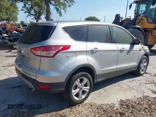 2016 Ford Escape SE z VIN 1FMCU0G76GUA61050, wystawiony jako IAAI lot #42171320 z przebiegiem Nie podano mil oraz . Historia ofert i sprzedaży dostępna na DreamBid. Obrazek 4.