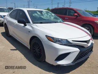 2019 Toyota Camry LE z VIN 4T1B11HK0KU809605, wystawiony jako IAAI lot #42032494 z przebiegiem 56 370 mil mil oraz . Historia ofert i sprzedaży dostępna na DreamBid. Obrazek 1.
