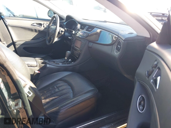 2007 Mercedes-Benz CLS-Class 5.5L with VIN WDDDJ72X47A101635, listed as a IAAI auction lot 41643883 with 179,543 mi miles. Bid and sale history available at carsss.com. Image 5.