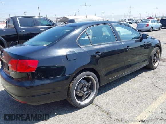 2011 Volkswagen Jetta SE с VIN 3VWDZ7AJ6BM379316, выставлен на аукционе IAAI как лот 42101190 с пробегом 145 496 миль миль и . История ставок и продаж доступна на DreamBid. Изображение 4.