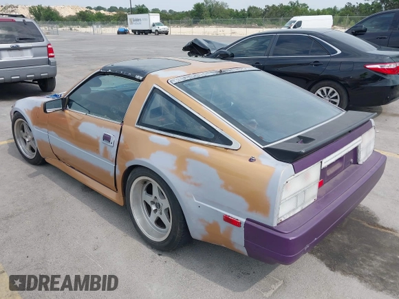 1986 Nissan 300ZX z VIN JN1HZ14S8GX144992, wystawiony jako IAAI lot #42081882 z przebiegiem 127 316 mil mil oraz . Historia ofert i sprzedaży dostępna na DreamBid. Obrazek 3.
