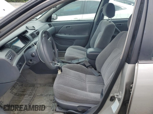 2001 Toyota Camry CE z VIN 4T1BG22K91U053266, wystawiony jako Copart lot #56991785 z przebiegiem 130 502 mil mil oraz Szkoda całkowita • Salvage title. Historia ofert i sprzedaży dostępna na DreamBid. Obrazek 7.