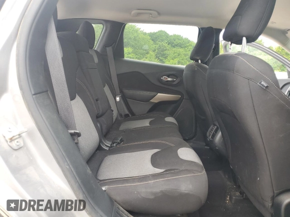 2018 Jeep Cherokee Latitude z VIN 1C4PJLCB1JD566642, wystawiony jako Copart lot #55816365 z przebiegiem 65 433 mil mil oraz Szkoda całkowita • Salvage title. Historia ofert i sprzedaży dostępna na DreamBid. Obrazek 10.