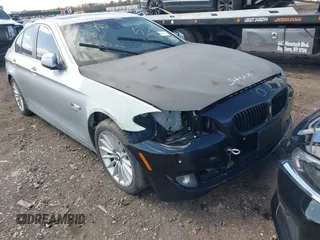 2012 BMW 5 Series 535i xDrive z VIN WBAFU7C5XCDU58749, wystawiony jako IAAI lot #41766454 z przebiegiem Nie podano mil oraz . Historia ofert i sprzedaży dostępna na DreamBid. Obrazek 6.