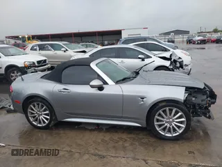 2017 FIAT 124 Spider Lusso z VIN JC1NFAEK2H0130052, wystawiony jako IAAI lot #41910271 z przebiegiem 89 404 mil mil oraz . Historia ofert i sprzedaży dostępna na DreamBid. Obrazek 14.
