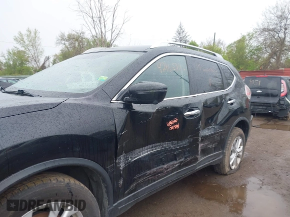 2016 Nissan Rogue SV z VIN KNMAT2MV0GP603383, wystawiony jako IAAI lot #42165722 z przebiegiem Nie podano mil oraz . Historia ofert i sprzedaży dostępna na DreamBid. Obrazek 6.