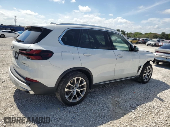 2024 BMW X5 xDrive40i z VIN 5UX23EU04R9T59544, wystawiony jako Copart lot #55708135 z przebiegiem 23 706 mil mil oraz Tytuł czysty. Historia ofert i sprzedaży dostępna na DreamBid. Obrazek 3.