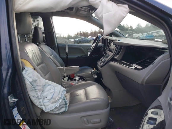 2018 Toyota Sienna XLE with VIN 5TDDZ3DC0JS204454, listed as a IAAI auction lot 41256608 with 153,543 mi miles. Bid and sale history available at carsss.com. Image 5.