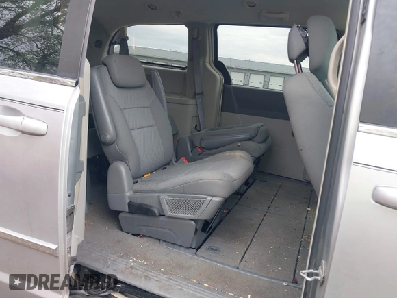 2010 Chrysler Town & Country Touring z VIN 2A4RR5D16AR305744, wystawiony jako IAAI lot #42159653 z przebiegiem 189 993 mil mil oraz . Historia ofert i sprzedaży dostępna na DreamBid. Obrazek 8.