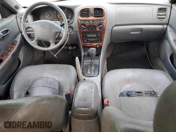 2001 Hyundai Sonata GLS with VIN KMHWF35VX1A372516, listed as a Copart auction lot 76357494 with 170,642 mi miles and Salvage Title. Bid and sale history available at carsss.com. Image 8.
