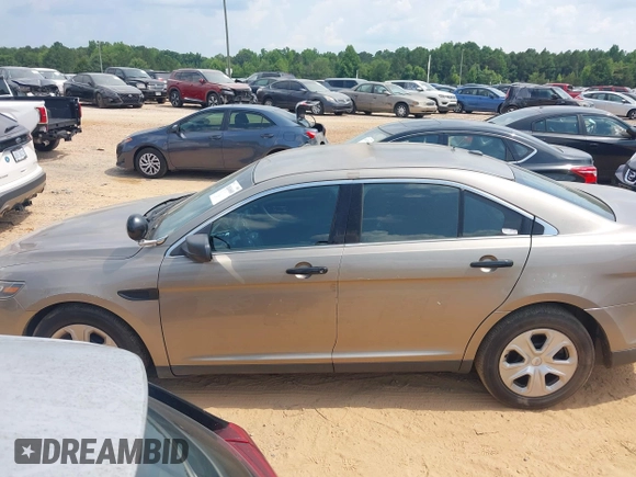2015 Ford Police Interceptor z VIN 1FAHP2MK2FG135699, wystawiony jako IAAI lot #42614660 z przebiegiem 113 927 mil mil oraz . Historia ofert i sprzedaży dostępna na DreamBid. Obrazek 14.
