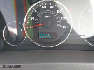 2007 Jeep Grand Cherokee Limited with VIN 1J8HR58277C634743, listed as a IAAI auction lot 41886012 with 197,209 mi miles. Bid and sale history available at carsss.com. Image 7.