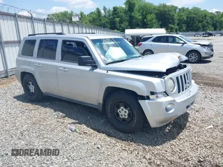 2010 Jeep Patriot Sport z VIN 1J4NT2GB0AD558029, wystawiony jako IAAI lot #42269384 z przebiegiem 231 583 mil mil oraz . Historia ofert i sprzedaży dostępna na DreamBid. Obrazek 1.