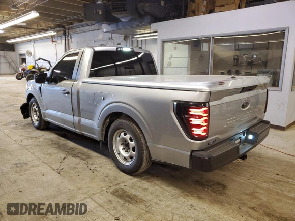 2022 Ford F-150 XL with VIN 1FTMF1C51NKF01004, listed as a Copart auction lot 51651204 with 10,625 mi miles and . Bid and sale history available at DreamBid. Image 2.