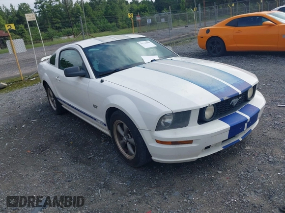 2006 Ford Mustang GT Deluxe with VIN 1ZVFT82H365250974, listed as a IAAI auction lot 42718000 with 130,936 mi miles and . Bid and sale history available at DreamBid. Image 1.