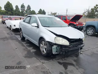 2008 Volkswagen Jetta SE with VIN 3VWRZ71K88M074505, listed as a IAAI auction lot 38842036 with 194,061 mi miles and . Bid and sale history available at DreamBid. Image 1.