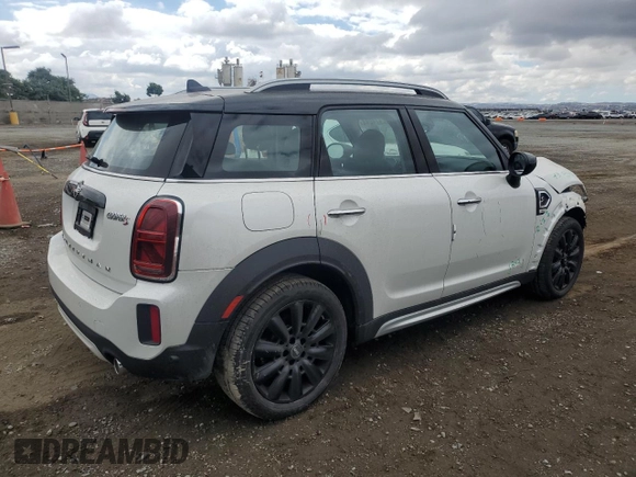 2024 MINI Countryman Cooper S with VIN WMZ53BR06R3S21724, listed as a Copart auction lot 72474044 with 3,724 mi miles and Salvage Title. Bid and sale history available at carsss.com. Image 3.