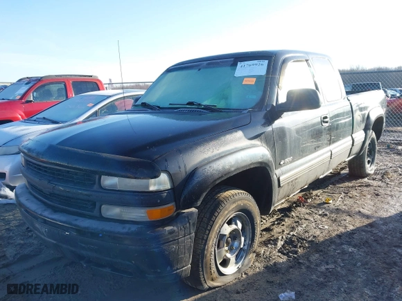 2000 Chevrolet Silverado 1500 LS with VIN 2GCEK19T1Y1112633, listed as a IAAI auction lot 41769926 with 87,690 mi miles. Bid and sale history available at carsss.com. Image 17.