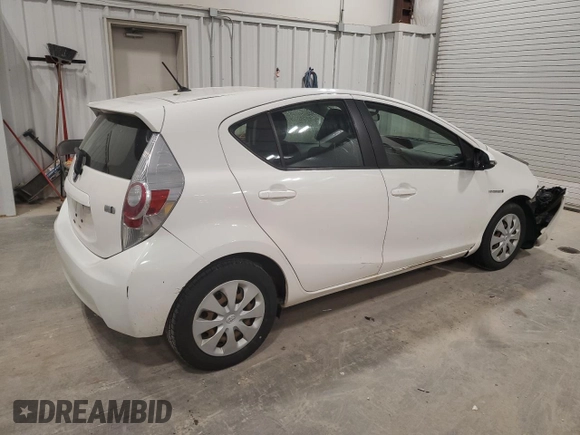 2014 Toyota Prius One z VIN JTDKDTB33E1558853, wystawiony jako Copart lot #57339425 z przebiegiem Nie podano mil oraz Nie do naprawy • Non repairable. Historia ofert i sprzedaży dostępna na DreamBid. Obrazek 3.