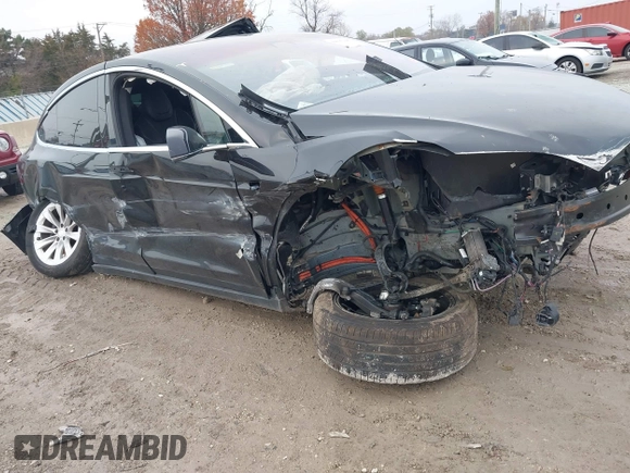2017 Tesla Model X 90D z VIN 5YJXCBE26HF044710, wystawiony jako IAAI lot #40816228 z przebiegiem Nie podano mil oraz . Historia ofert i sprzedaży dostępna na DreamBid. Obrazek 18.