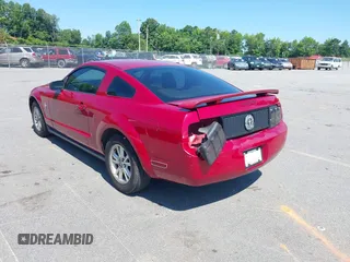 2005 Ford Mustang Deluxe z VIN 1ZVFT80N455125487, wystawiony jako IAAI lot #42565249 z przebiegiem 189 093 mil mil oraz . Historia ofert i sprzedaży dostępna na DreamBid. Obrazek 3.
