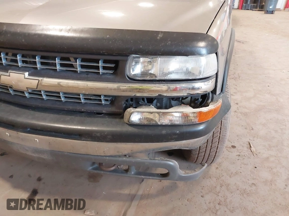 2000 Chevrolet Silverado 1500 LS with VIN 1GCEK19TXYZ323188, listed as a IAAI auction lot 40906952 with 176,824 mi miles. Bid and sale history available at carsss.com. Image 6.