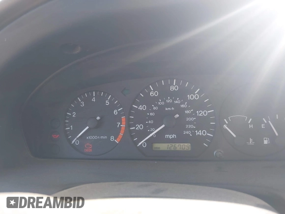 1999 Mazda 626 ES z VIN 1YVGF22C5X5811946, wystawiony jako IAAI lot #41970165 z przebiegiem 126 709 mil mil oraz . Historia ofert i sprzedaży dostępna na DreamBid. Obrazek 7.
