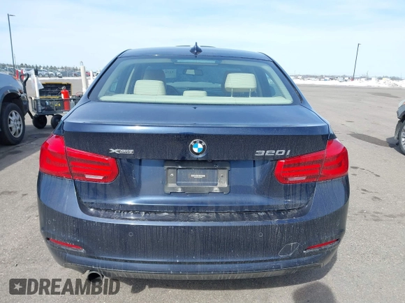 2016 BMW 3 Series 320i xDrive z VIN WBA8A3C50GK689560, wystawiony jako IAAI lot #41761594 z przebiegiem 86 453 mil mil oraz . Historia ofert i sprzedaży dostępna na DreamBid. Obrazek 16.