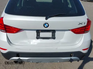 2015 BMW X1 xDrive28i z VIN WBAVL1C56FVY37452, wystawiony jako IAAI lot #42159918 z przebiegiem 70 044 mil mil oraz . Historia ofert i sprzedaży dostępna na DreamBid. Obrazek 6.
