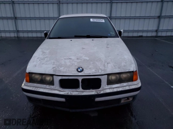 1995 BMW 3 Series z VIN WBACA532XSFG13649, wystawiony jako Copart lot #82580054 z przebiegiem Nie podano mil oraz Czysty tytuł • Clean title. Historia ofert i sprzedaży dostępna na DreamBid. Obrazek 5.