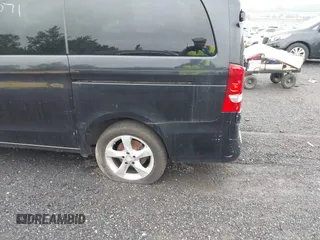 2017 Mercedes-Benz Metris Passenger z VIN WD4PG2EE0H3306061, wystawiony jako IAAI lot #40708071 z przebiegiem 130 873 mil mil oraz . Historia ofert i sprzedaży dostępna na DreamBid. Obrazek 21.