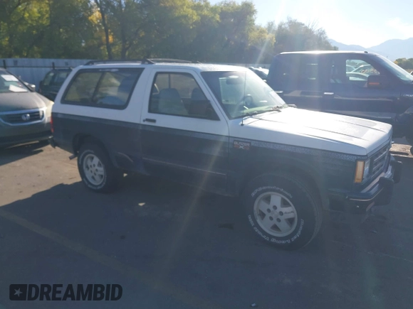 1988 Chevrolet Blazer z VIN 1GNCT18R2J8140350, wystawiony jako IAAI lot #40634800 z przebiegiem 188 704 mil mil oraz . Historia ofert i sprzedaży dostępna na DreamBid. Obrazek 1.
