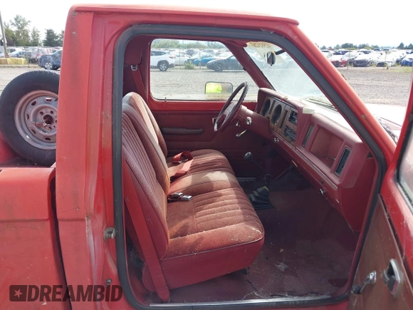 1986 Ford Ranger z VIN 1FTCR10TXGUC58788, wystawiony jako IAAI lot #42582428 z przebiegiem 94 444 mil mil oraz . Historia ofert i sprzedaży dostępna na DreamBid. Obrazek 5.