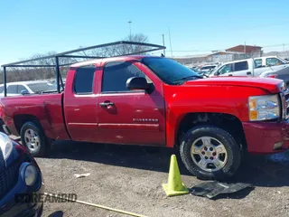 2007 Chevrolet Silverado 1500 LT w/1LT with VIN 2GCEC19C071686992, listed as a IAAI auction lot 41602817 with 395,297 mi miles. Bid and sale history available at carsss.com. Image 13.