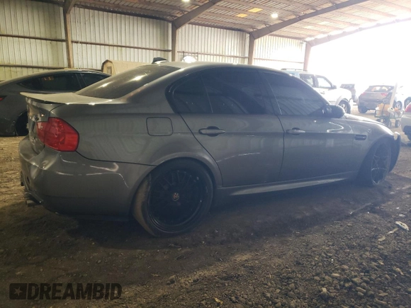 2011 BMW M3 z VIN WBSPM9C53BE698794, wystawiony jako Copart lot #41660625 z przebiegiem 141 497 mil mil oraz Czysty tytuł • Clean title. Historia ofert i sprzedaży dostępna na DreamBid. Obrazek 3.