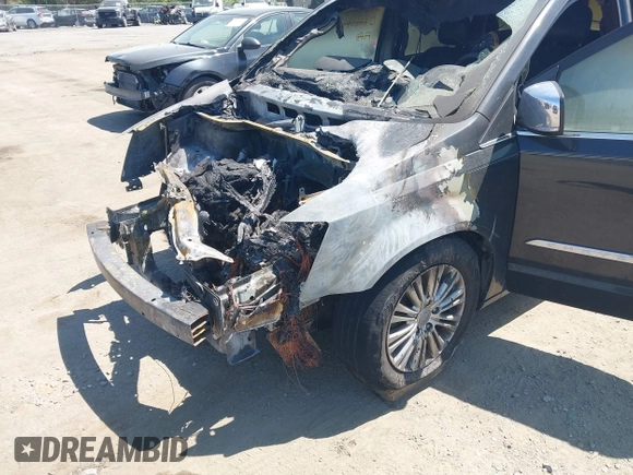 2016 Chrysler Town & Country Touring z VIN 2C4RC1CG6GR248203, wystawiony jako IAAI lot #42098444 z przebiegiem Nie podano mil oraz . Historia ofert i sprzedaży dostępna na DreamBid. Obrazek 6.