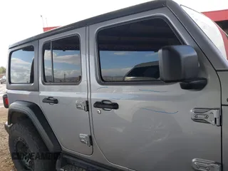 2020 Jeep Wrangler Unlimited Sport S z VIN 1C4HJXDN8LW126929, wystawiony jako IAAI lot #41949281 z przebiegiem 111 085 mil mil oraz . Historia ofert i sprzedaży dostępna na DreamBid. Obrazek 13.