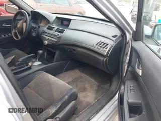2008 Honda Accord LX z VIN 1HGCP26318A033358, wystawiony jako IAAI lot #42332316 z przebiegiem 273 008 mil mil oraz . Historia ofert i sprzedaży dostępna na DreamBid. Obrazek 5.